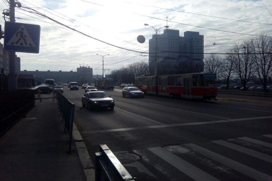 В центре Калининграда встали трамваи (фото)