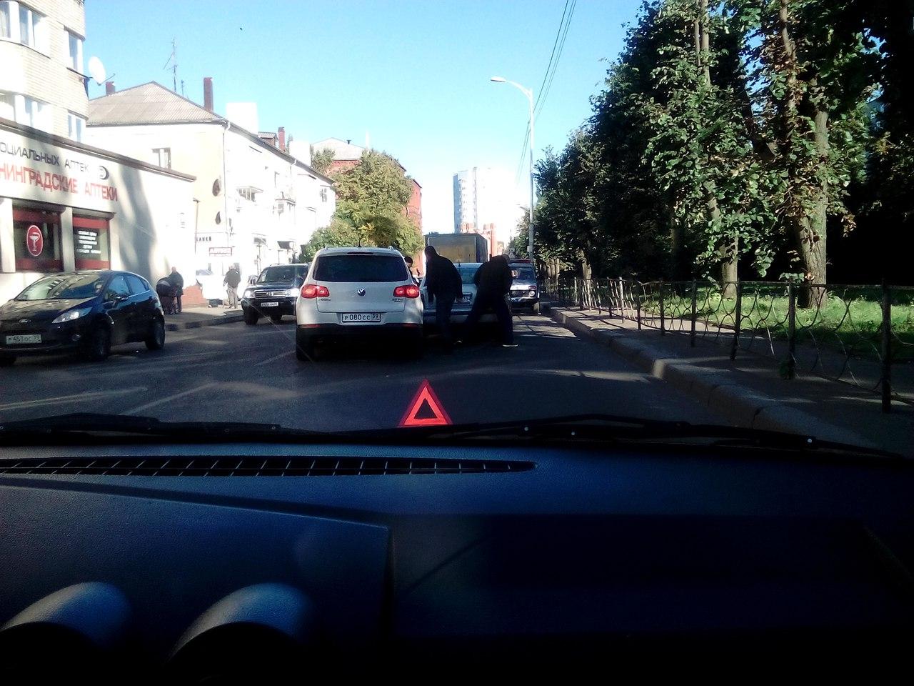 На ул. Фрунзе в Калининграде затруднено движение из-за ДТП (фото)