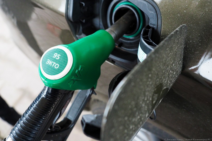 Эксперты обнаружили, что на 75% российских заправок недоливают бензин