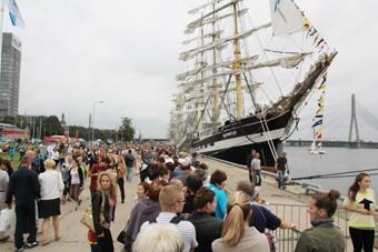 «Крузенштерн» участвует в крупнейшей регате парусных судов и яхт в мире
