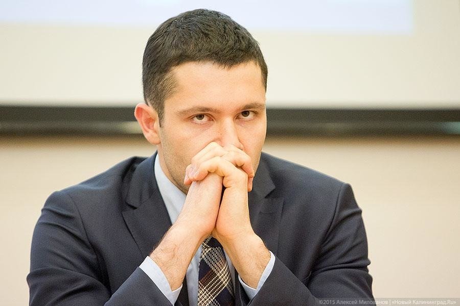 Власти подтвердили родство помощника Алиханова и бенефициара приватизационной сделки