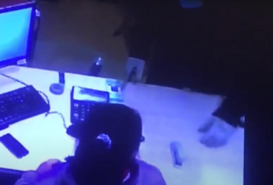 В Калининграде мужчина с ножом ограбил офис микрозаймов