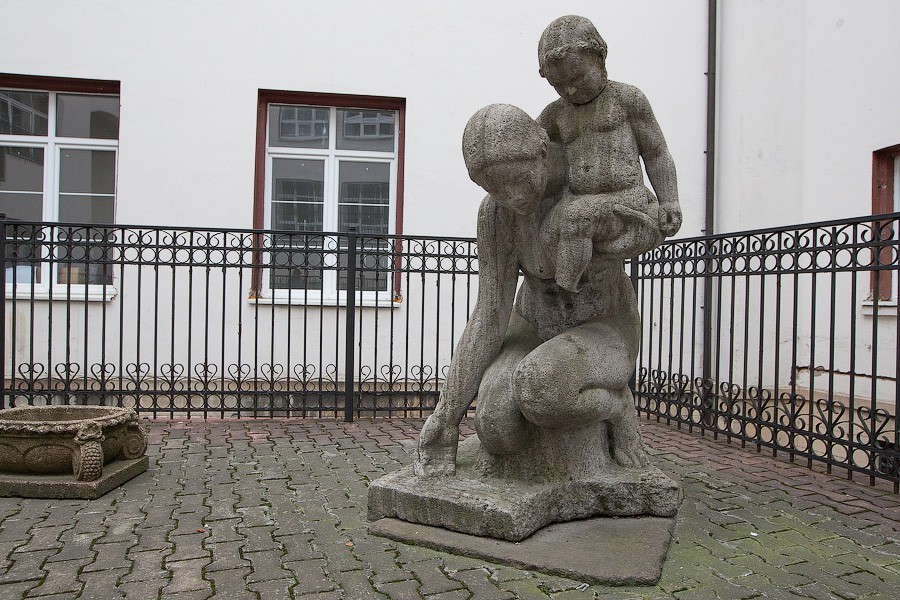 Музей изобразительных искусств: БФУ планирует передать нам «Мать и дитя» Кауэра