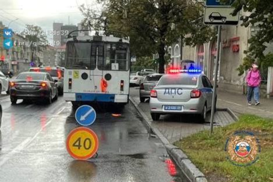 В Калининградском троллейбусе получила травмы 10-летняя девочка (фото)