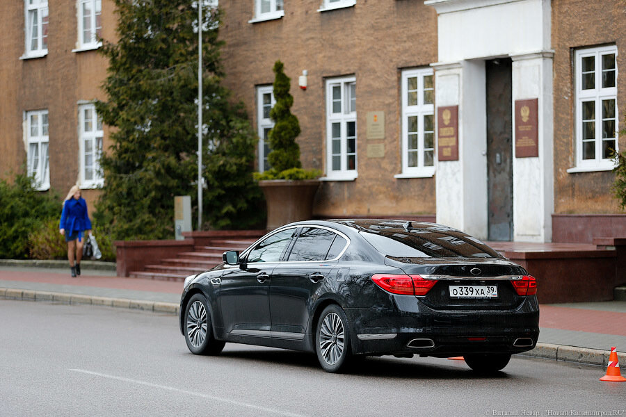 Автобаза областного правительства планирует закупить пять автомобилей