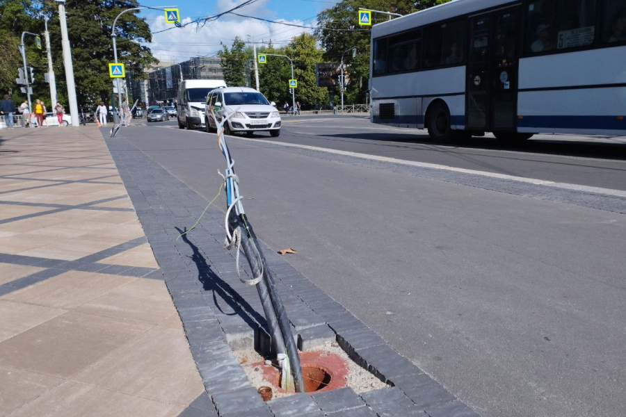 Светильники на улице Театральной обещают установить на следующей неделе (фото)