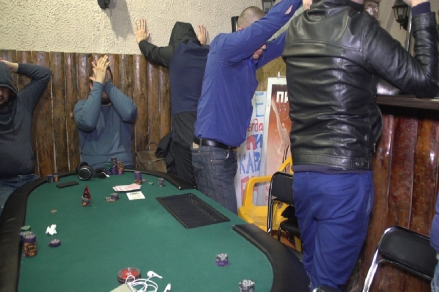 Крупье подпольного казино в Калининграде грозит срок за нелегальный покер