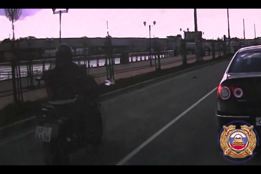 Его товарищ развернулся и уехал: очевидец рассказал о ДТП с пьяным мотоциклистом