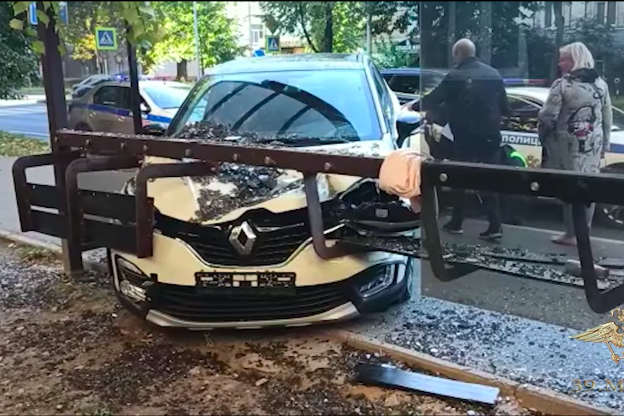 Сбивший женщину и ребенка на остановке на Невского водитель получил 2 года колонии