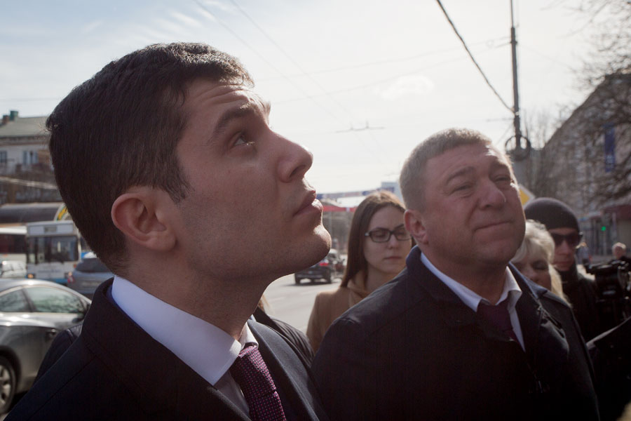 «Смертный ужас внутри подъездов»: как Алиханов «баухаус с готикой» совмещал