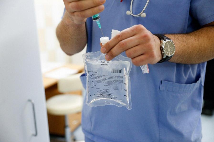 Мурашко: вакцину «Спутник V» получили более 100 тысяч россиян