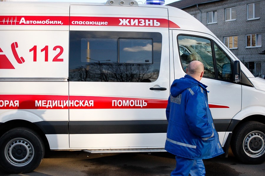 В результате тройного ДТП пострадал водитель одного из автомобилей