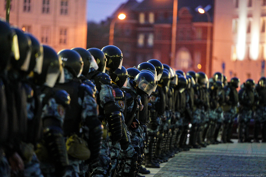 «Цепи и кольца»: репортаж с акции протеста в Калининграде (видео)