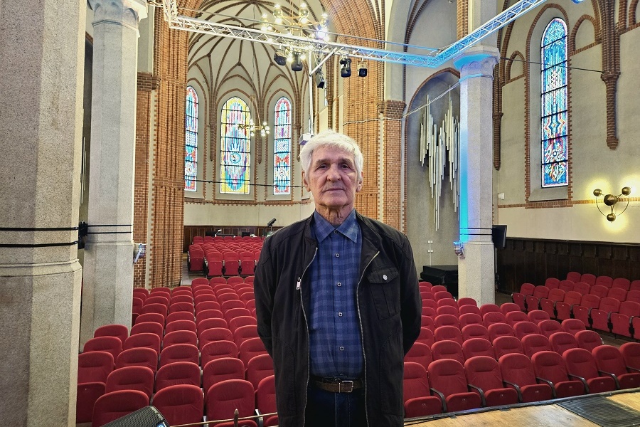 Создатель витражей в филармонии Юрий Смирнягин: «В конце были даже аплодисменты»