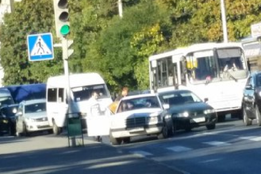 На проспекте Победы образовалась пробка из-за ДТП (фото)