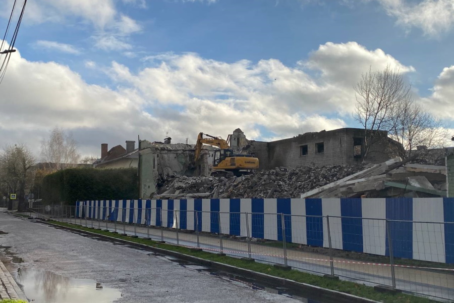 В Калининграде снесли бывший офис Корпорации развития (фото)