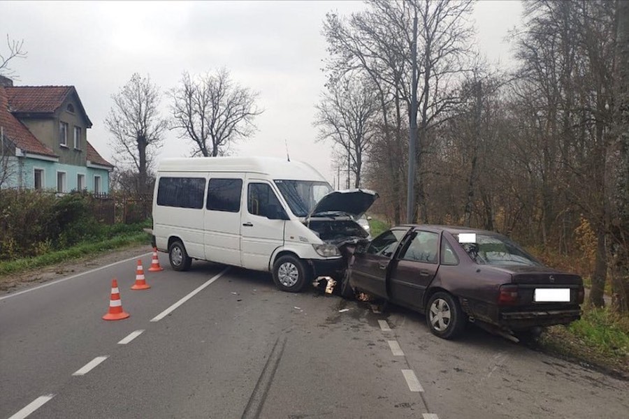 В Немане в серьезное ДТП попал автобус с участниками похорон, водителя отдали под суд