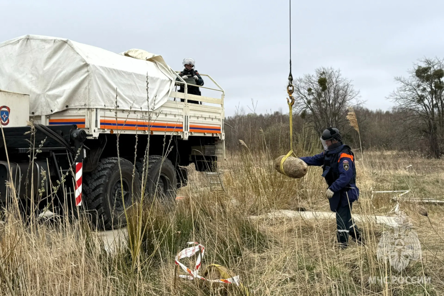 В пос. Яблоневка обнаружили две фугасные авиабомбы образца 1932 года (фото)