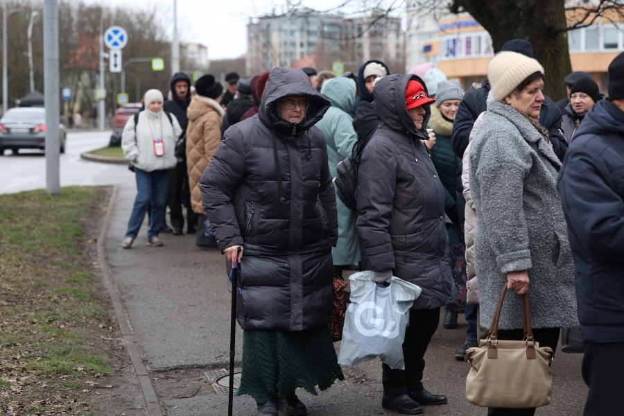 Шлыков: перевыпуск льготных проездных карт можно сделать лишь в одном месте (фото)