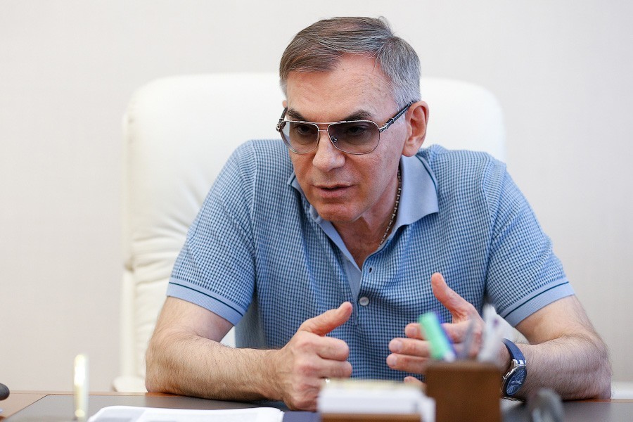 Президент в шутку назвал экс-ректора БФУ «карьерюгой»