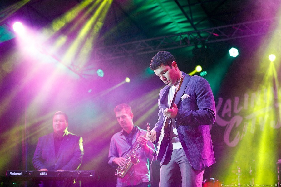 Антон Алиханов на сцене фестиваля «Калининград Сити Джаз». Фото — Виталий Невар, «Новый Калининград»