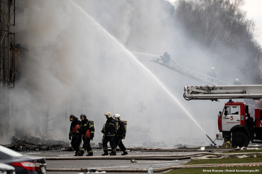 МЧС: при тушении возгорания в «Гианте» пострадали двое пожарных