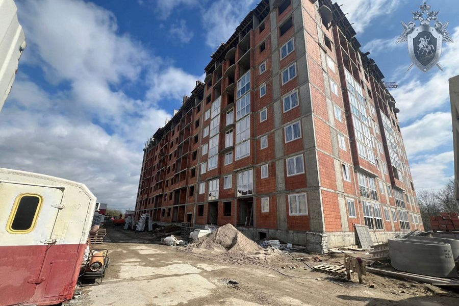 На стройплощадке в поселке Васильково погиб 58-летний штукатур