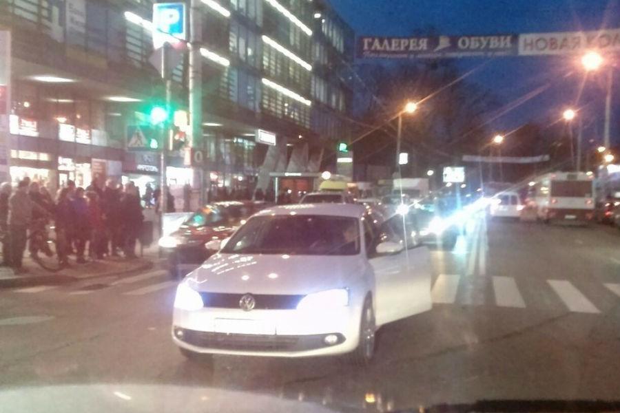 Движение возле Центрального рынка затруднено из-за аварии (фото)