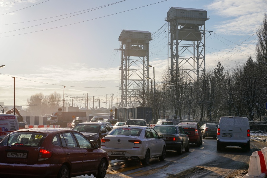 22 декабря: трафик у двухъярусного моста