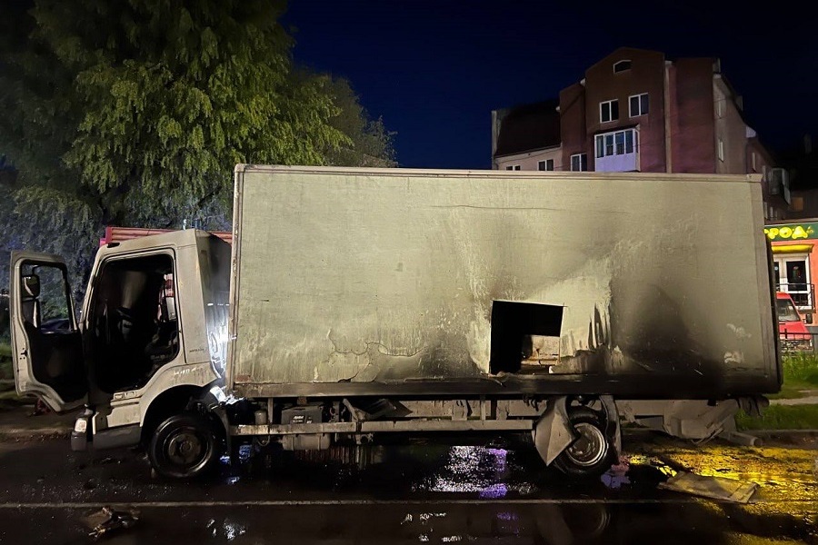 Двум калининградцам грозит срок за заказной поджог фуры в Светлом (фото)