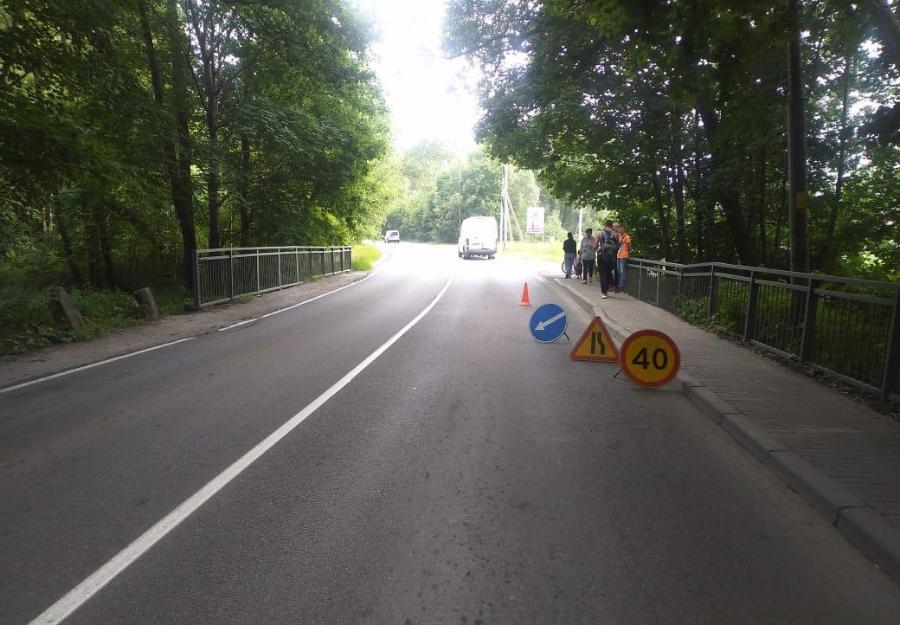В Калининграде пешеход толкнул на дорогу подростка на велосипеде, на него наехала машина