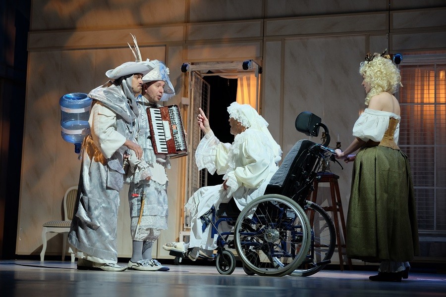 В драмтеатре стряхнули пыль с Мольера