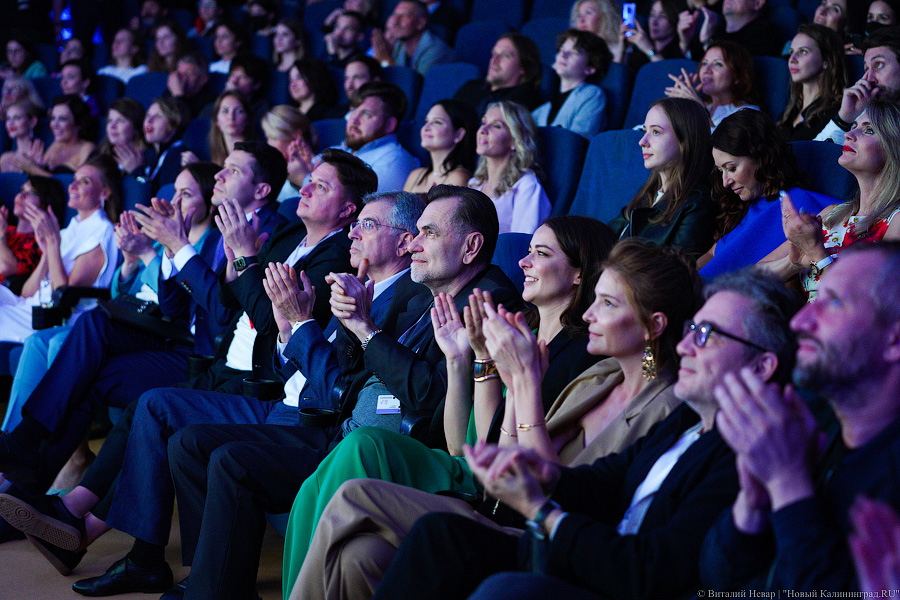 «У нас свободная страна»: власти о запрете одних мероприятий и проведении других