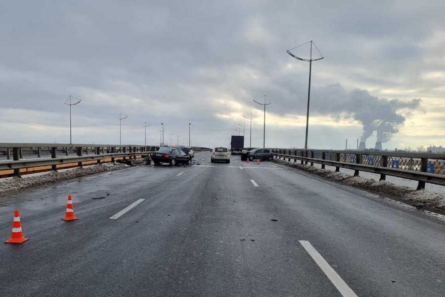 В ДТП из-за ошибки при перестроении на Окружной пострадал водитель (фото)