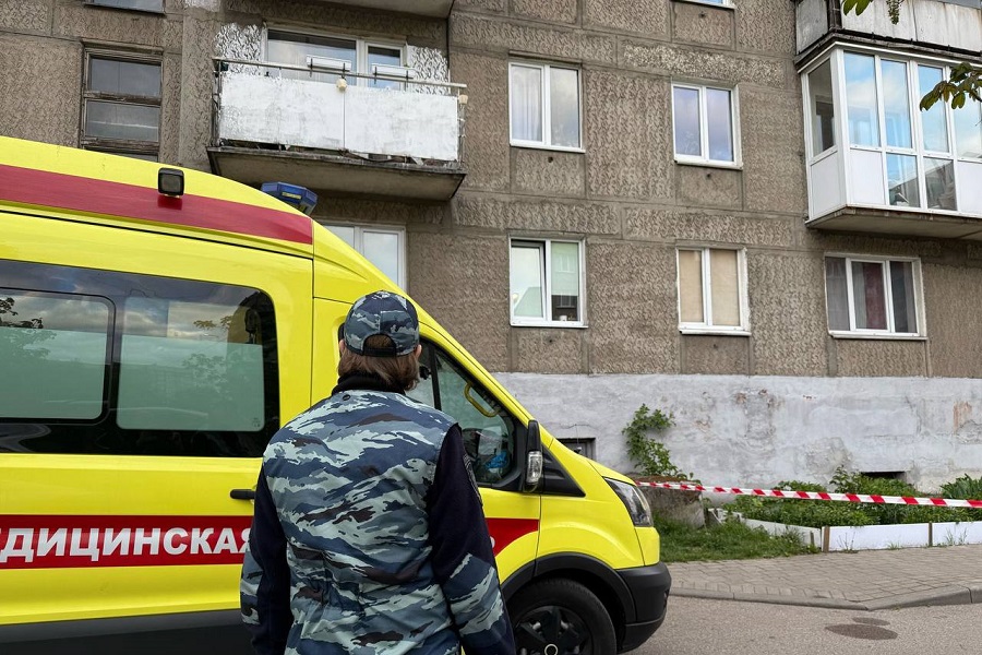 В Калининграде погиб 13-летний подросток, упавший с крыши 9-этажки на Инженерной