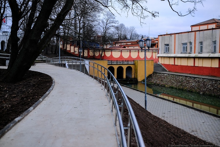 Бетон и пустота: в Калининграде завершается благоустройство Нижнего озера (фото)