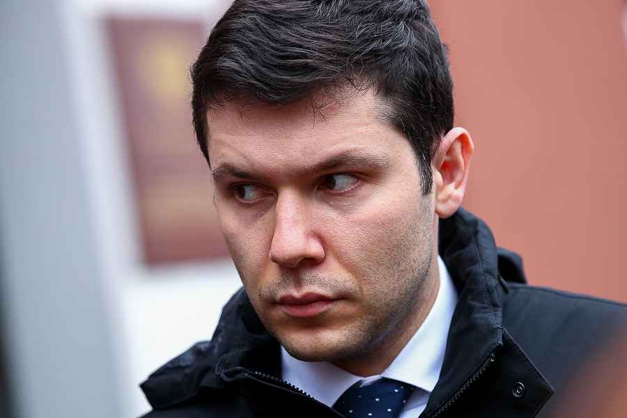 Алиханов потребовал расправы над виновниками загрязнения реки Лесной в Калининграде