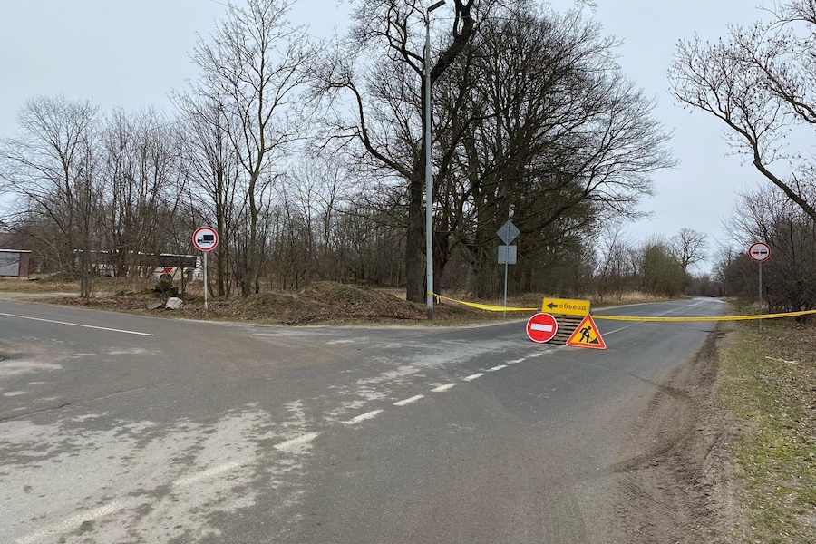 В Янтарном из-за прорыва водопровода перекрыли улицу, возможны перебои с водой