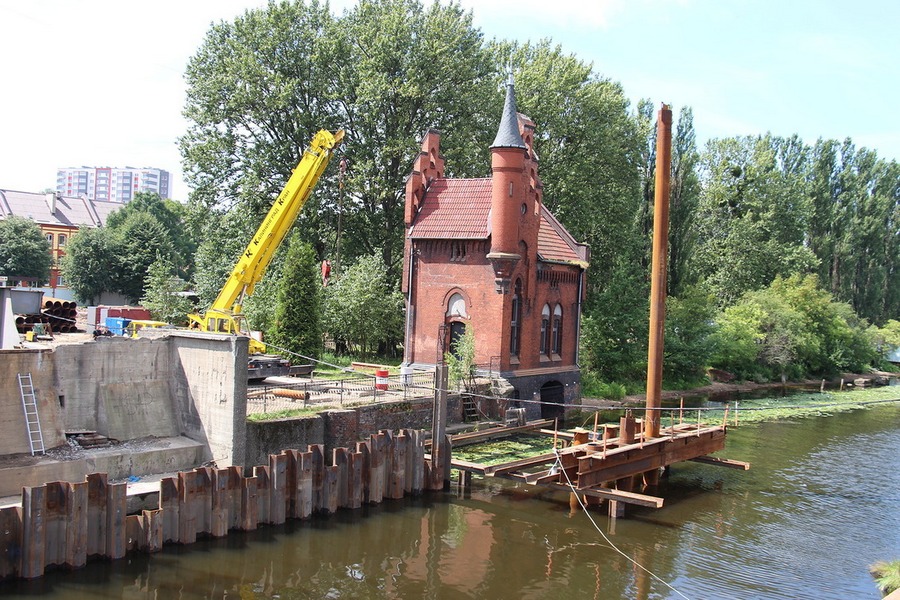В Калининграде частично разобрали Высокий мост (фото)