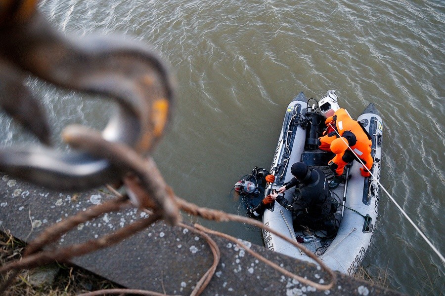 Спасатели вытащили из воды 11-летнего ребенка, запутавшегося в буйках на Голубых озерах