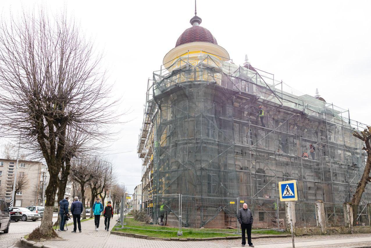 «Похулиганили, конечно»: подрядчика обязали перекрасить «Дом пастора» в Советске
