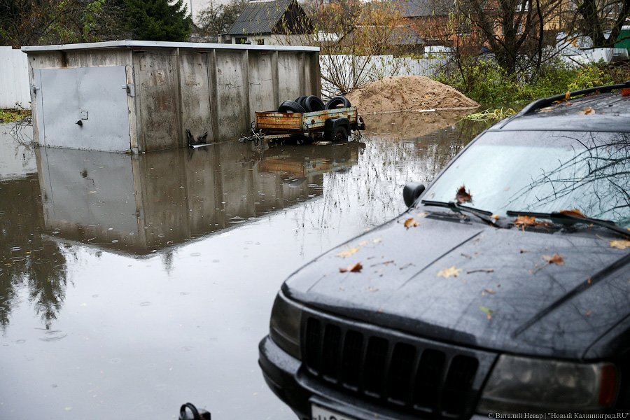 Жители Балтийска пожаловались, что их автомобили не едут, а плывут по улицам (фото)