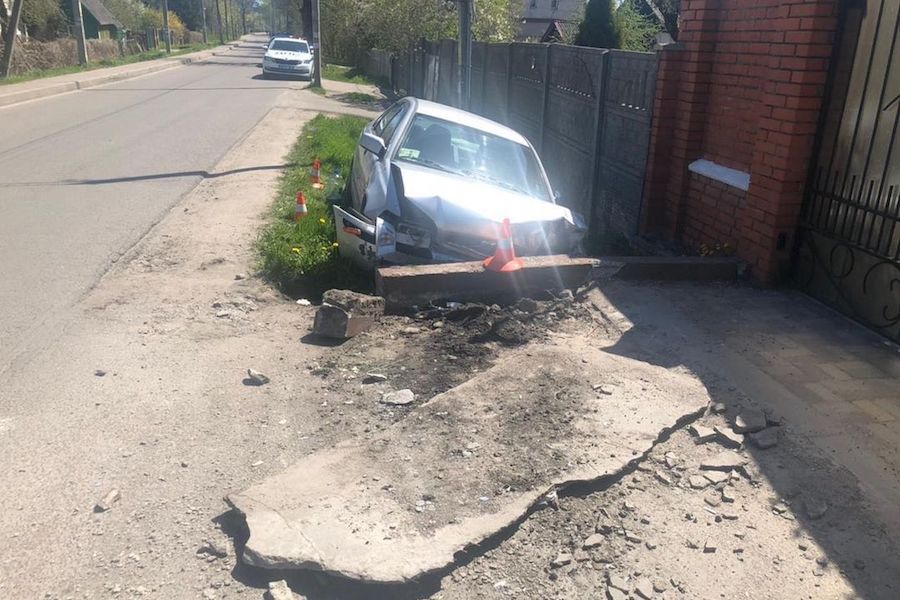 В Калининграде водитель «Вольво» потерял сознание за рулем, пострадали двое (фото)