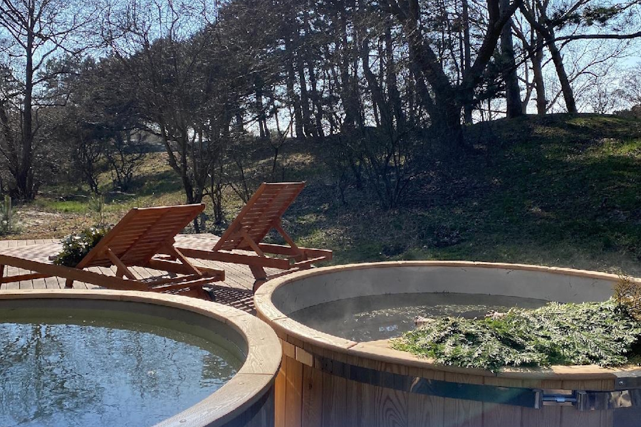 «Нам это выгодно»: у госпиталя в Балтийске начали монтировать глэмпинги