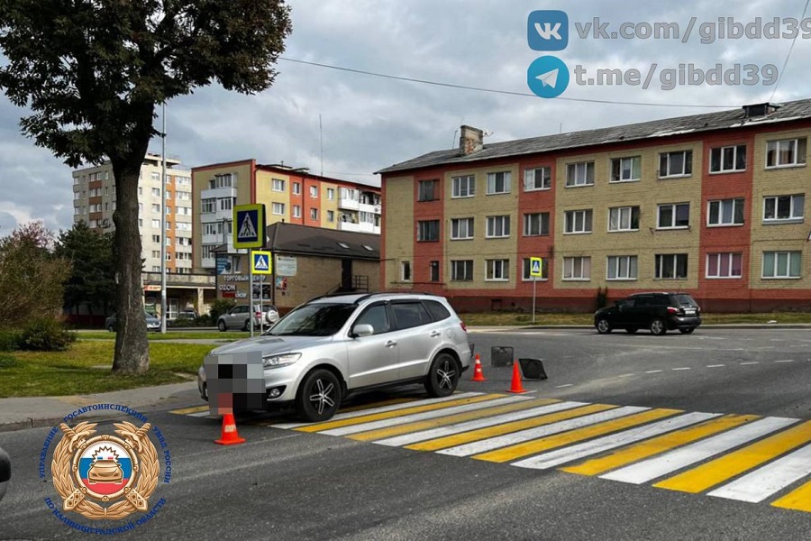 В Гурьевске на переходе сбили 10-летнего самокатчика