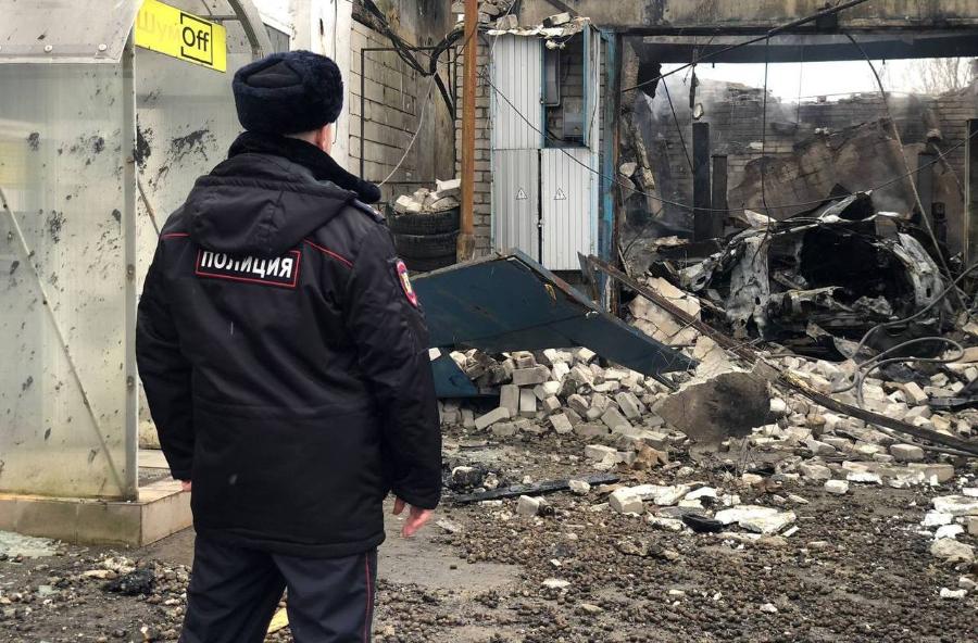 Во время пожара в шинном центре на Невского сгорели автомобили 