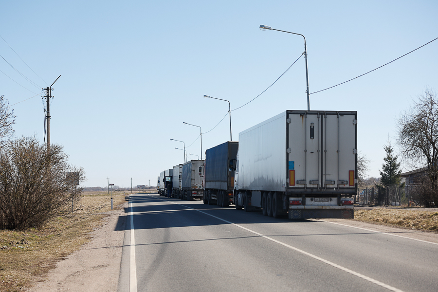 Госдума решила попросить правительство запретить польским фурам ездить по России