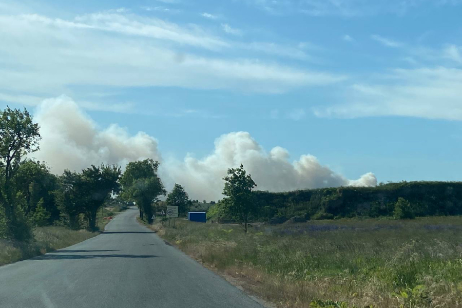 Облвласти: из-за засухи загорелся полигон в поселке Круглово