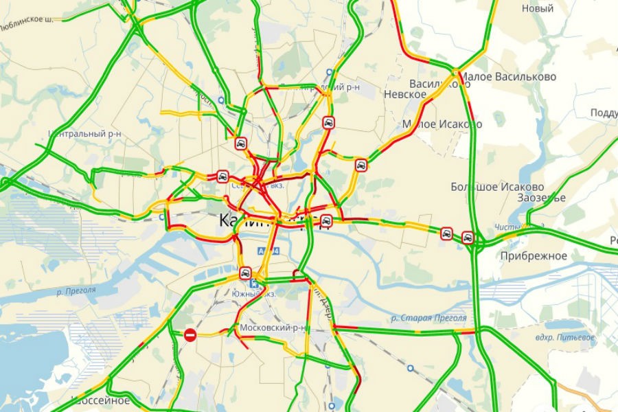 Вечером в четверг наряду с массовой эвакуацией пробки спровоцировали 8 ДТП