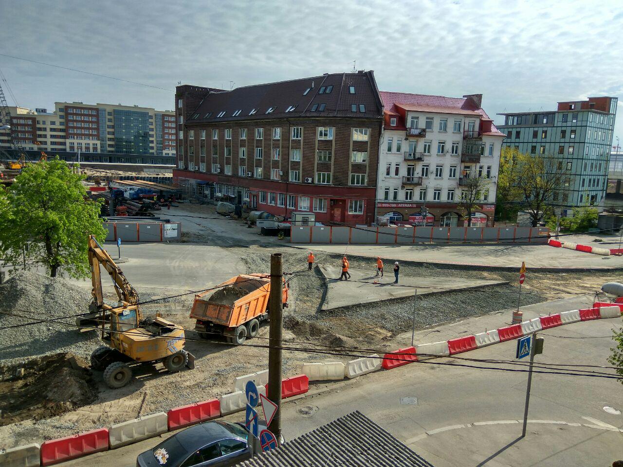 Перекресток Багратиона-Дзержинского снова закрыли и перекопали (фото)